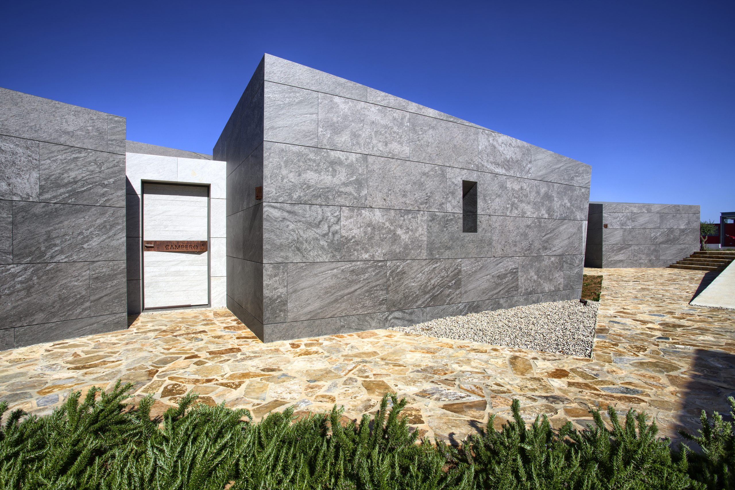 Fachada exterior de la villa de lujo en Cádiz Retiro Los Agustinos