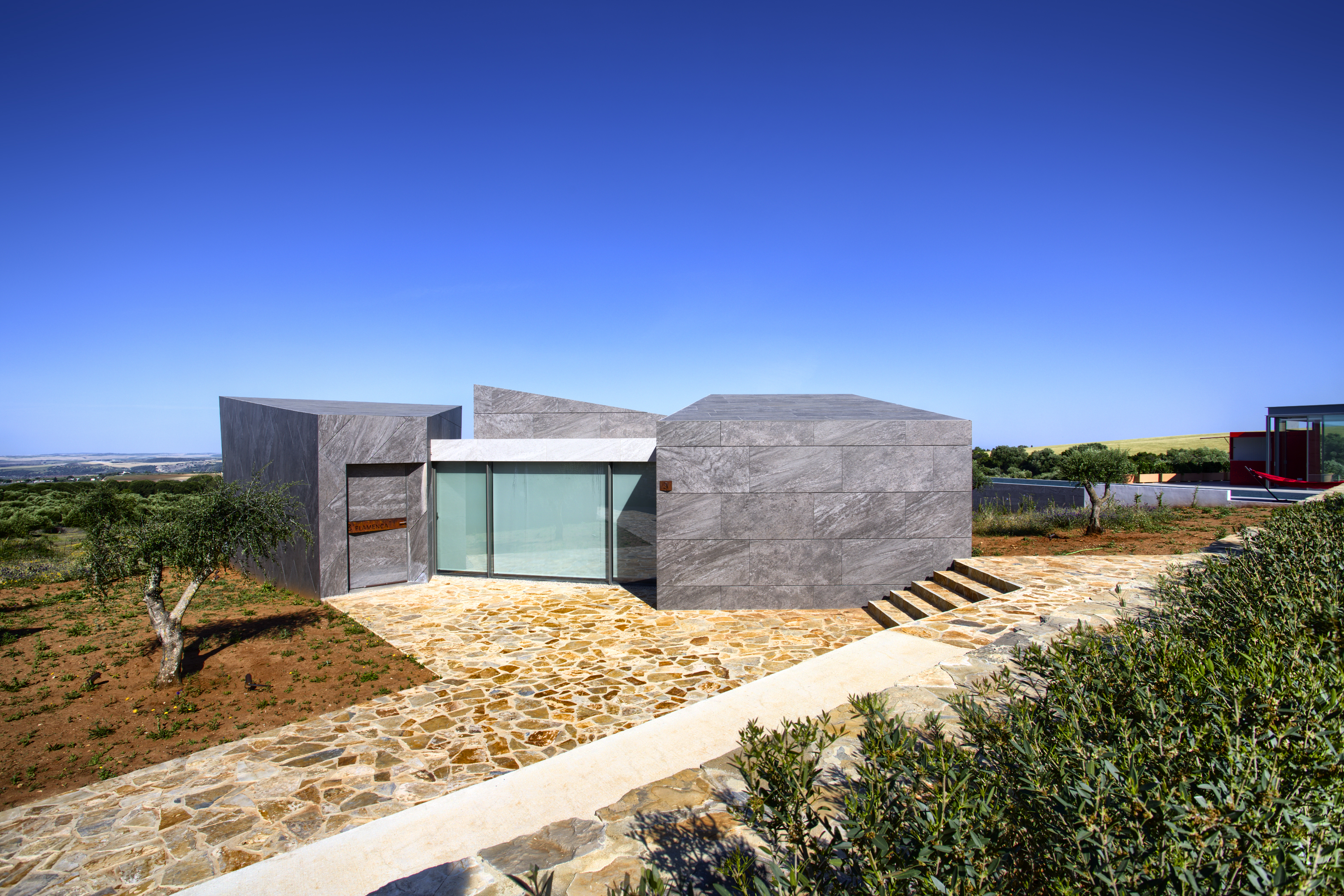 Villa de lujo en Andalucía Retiro Los Agustinos con diseño geométrico en un entorno rural